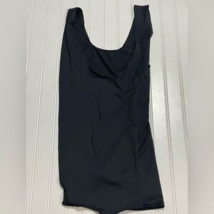 NWOT Women’s Cross Back Sleeveless Black Top size XL